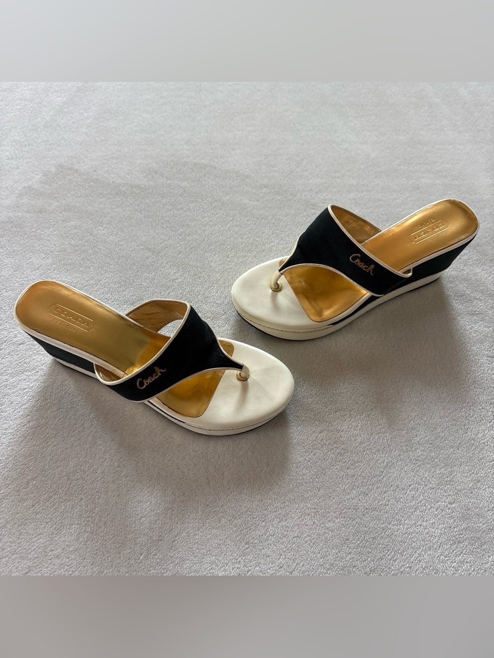 Y2K Coach White Black Gold Felicia Wedge Thong Sandals Size 6